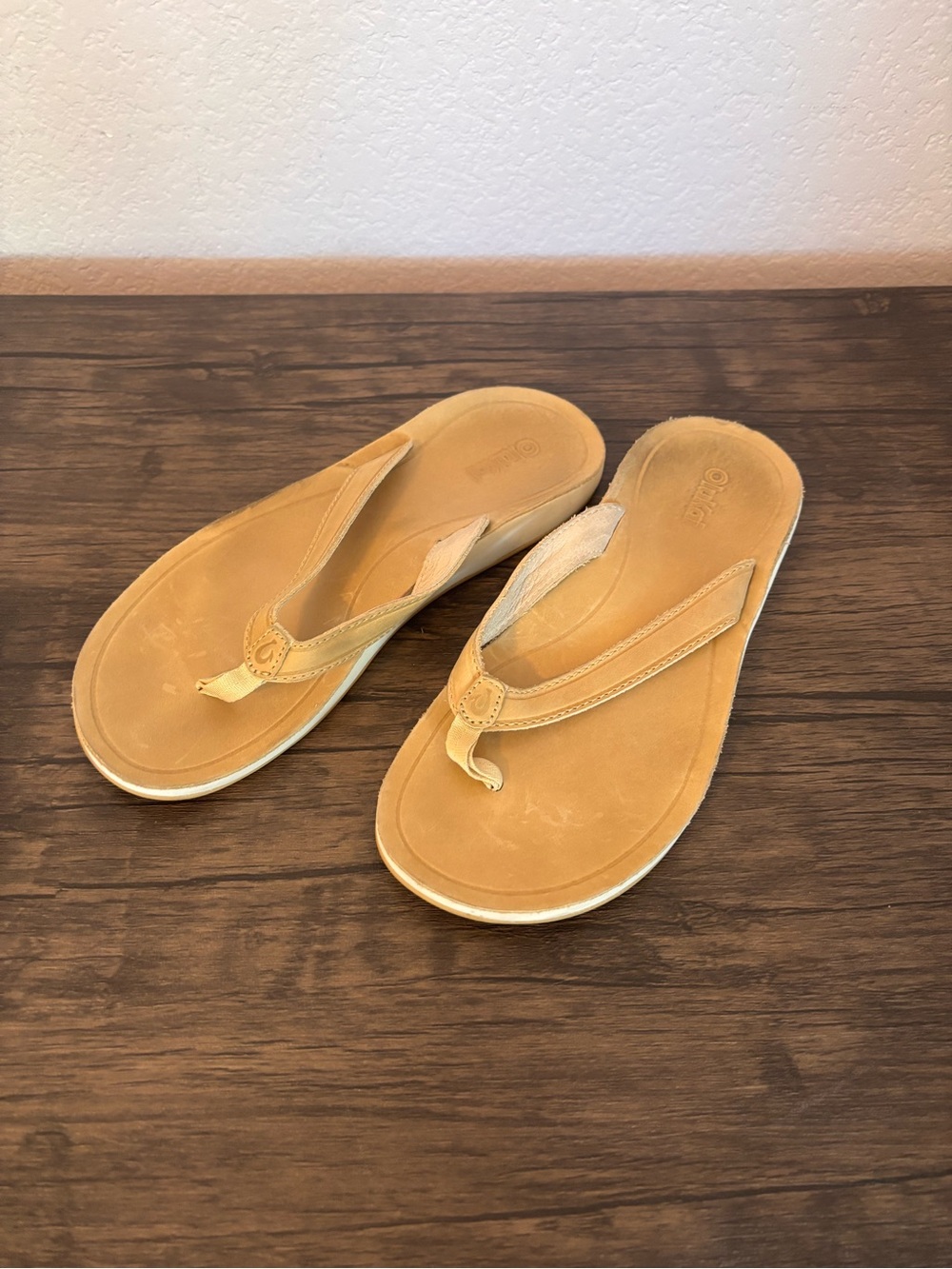 OluKai sandals size 7